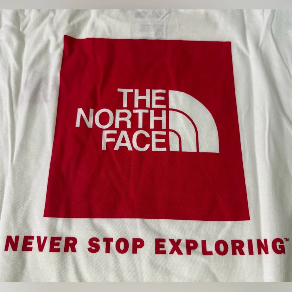 The North Face Standard Fit T-Shirt Bundle of 2 New NWT Graphic Tees - Picture 4 of 12
